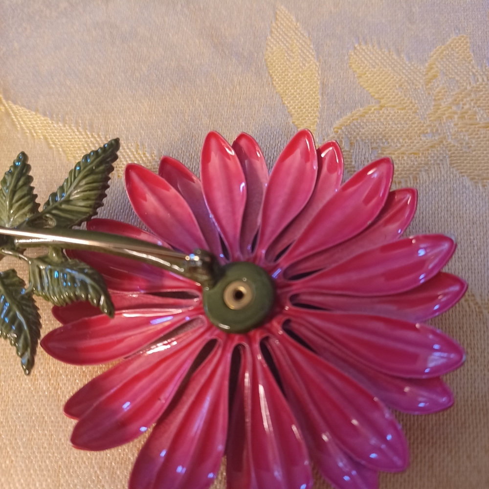 Lovely Vintage Pink Enamel Brooch - Picture 4 of 7
